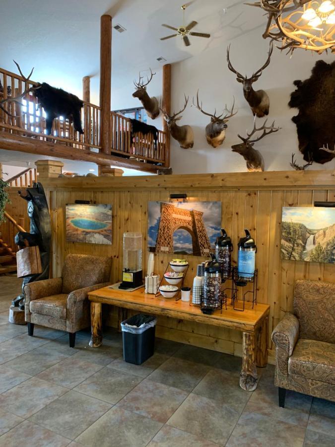 The Antler Lodge - Gardiner Exterior photo